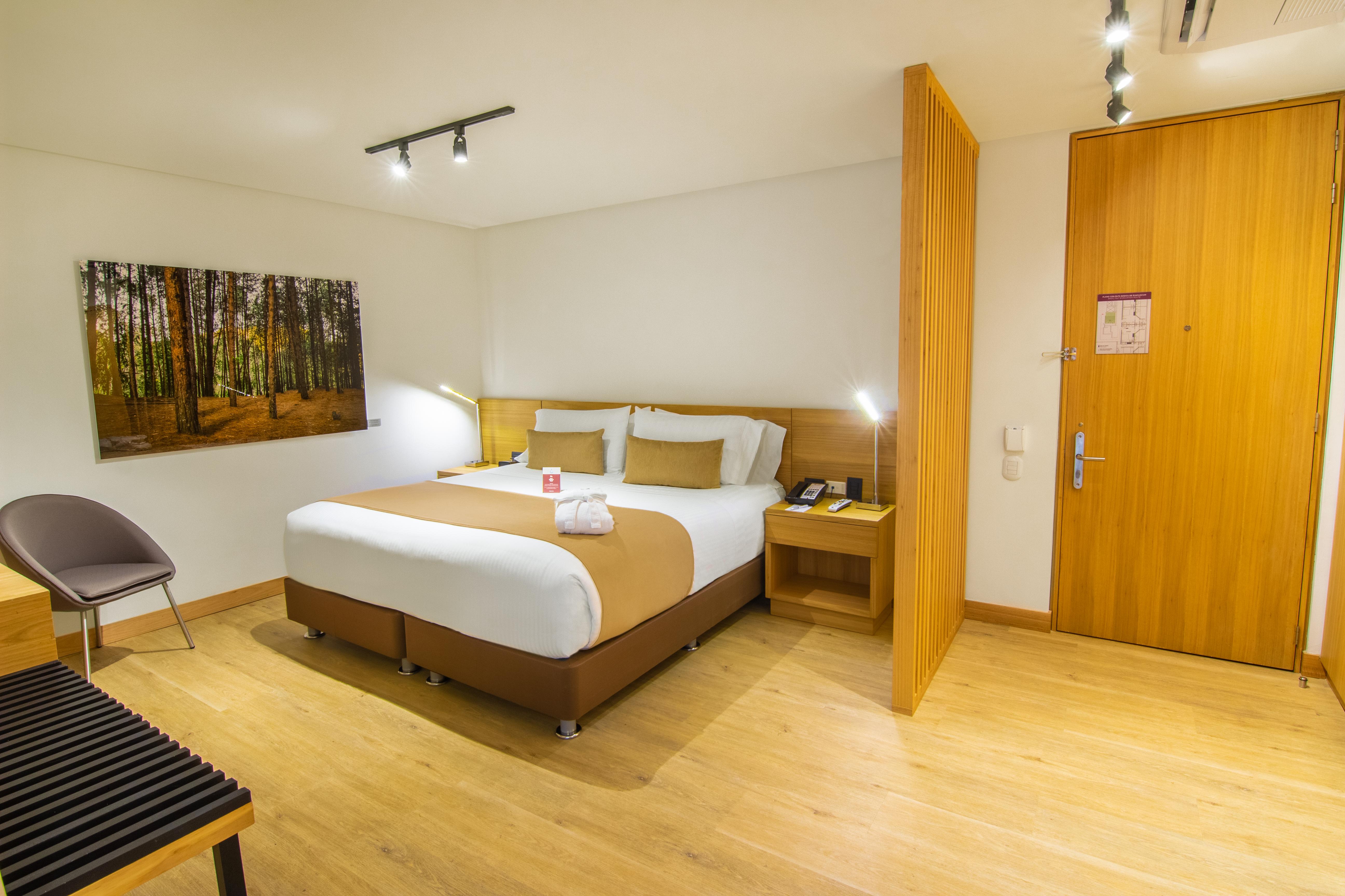 베스트 웨스턴 플러스 93 파크 호텔 보고타 외부 사진 A room at the hotel