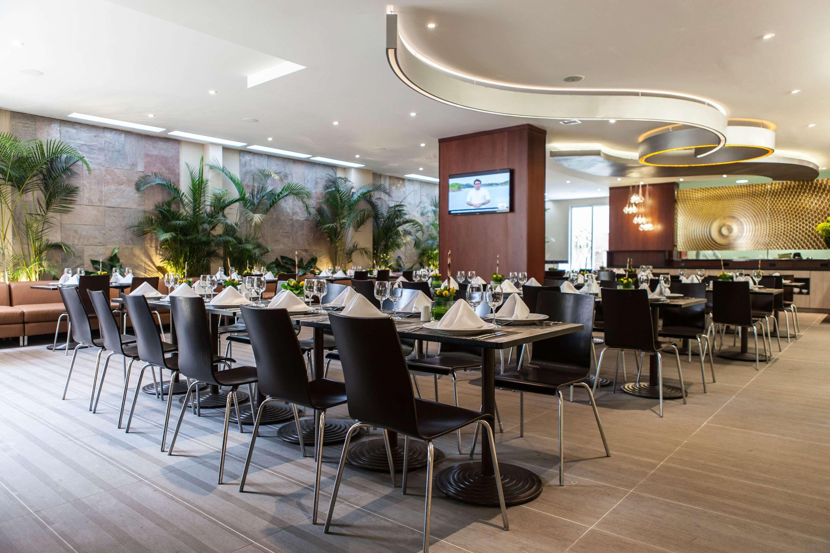 베스트 웨스턴 플러스 93 파크 호텔 보고타 외부 사진 The VIP lounge at Tan Son Nhat International Airport