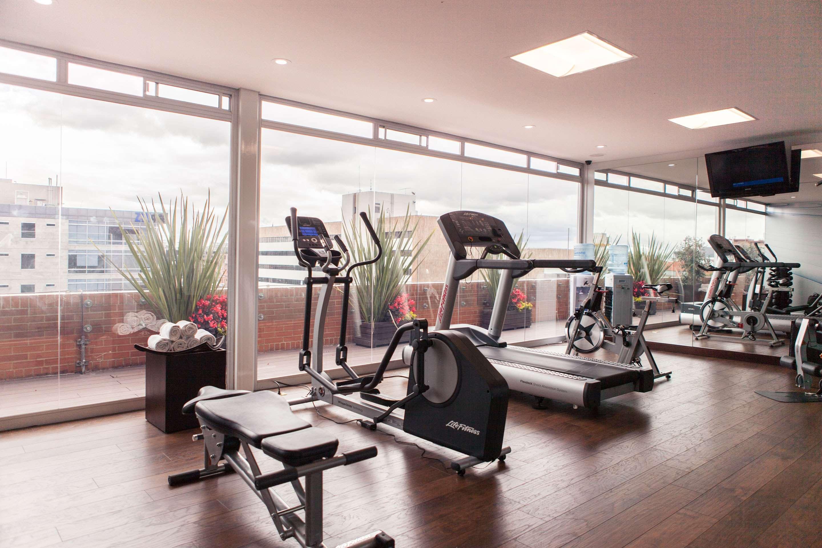 베스트 웨스턴 플러스 93 파크 호텔 보고타 외부 사진 A gym in a hotel
