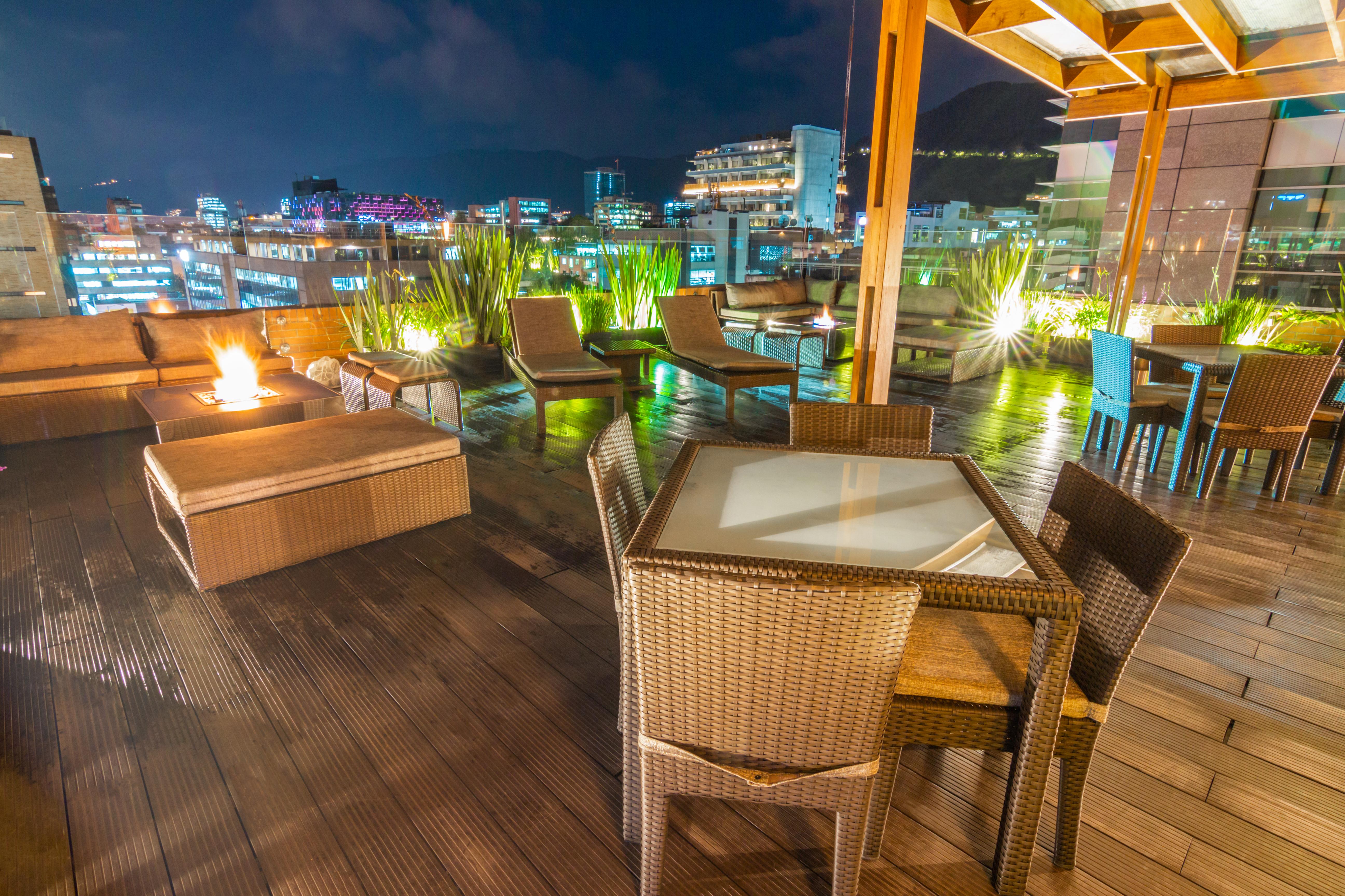 베스트 웨스턴 플러스 93 파크 호텔 보고타 외부 사진 Rooftop bar in Lima, Peru