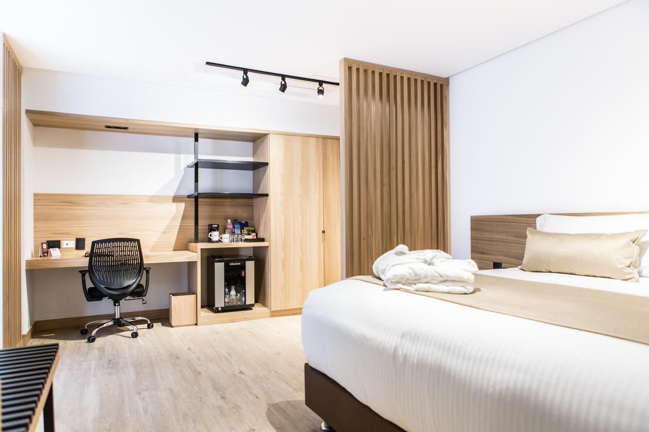 베스트 웨스턴 플러스 93 파크 호텔 보고타 외부 사진 A room at the hotel
